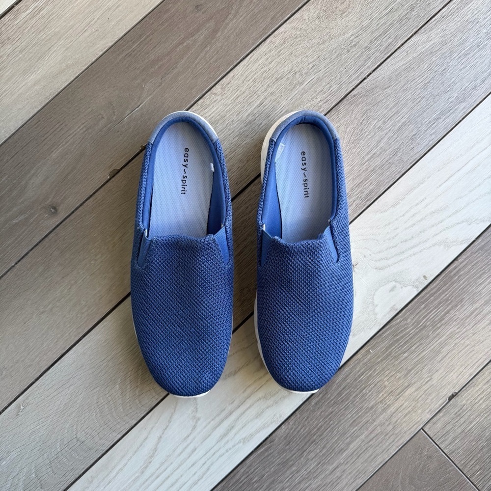 Easy Spirit Women’s Navy Slip-On Shoes | Size: 9 - Picture 2 of 6